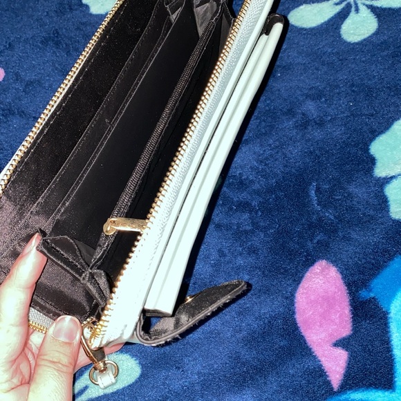 Wallets - Picture 4 of 7